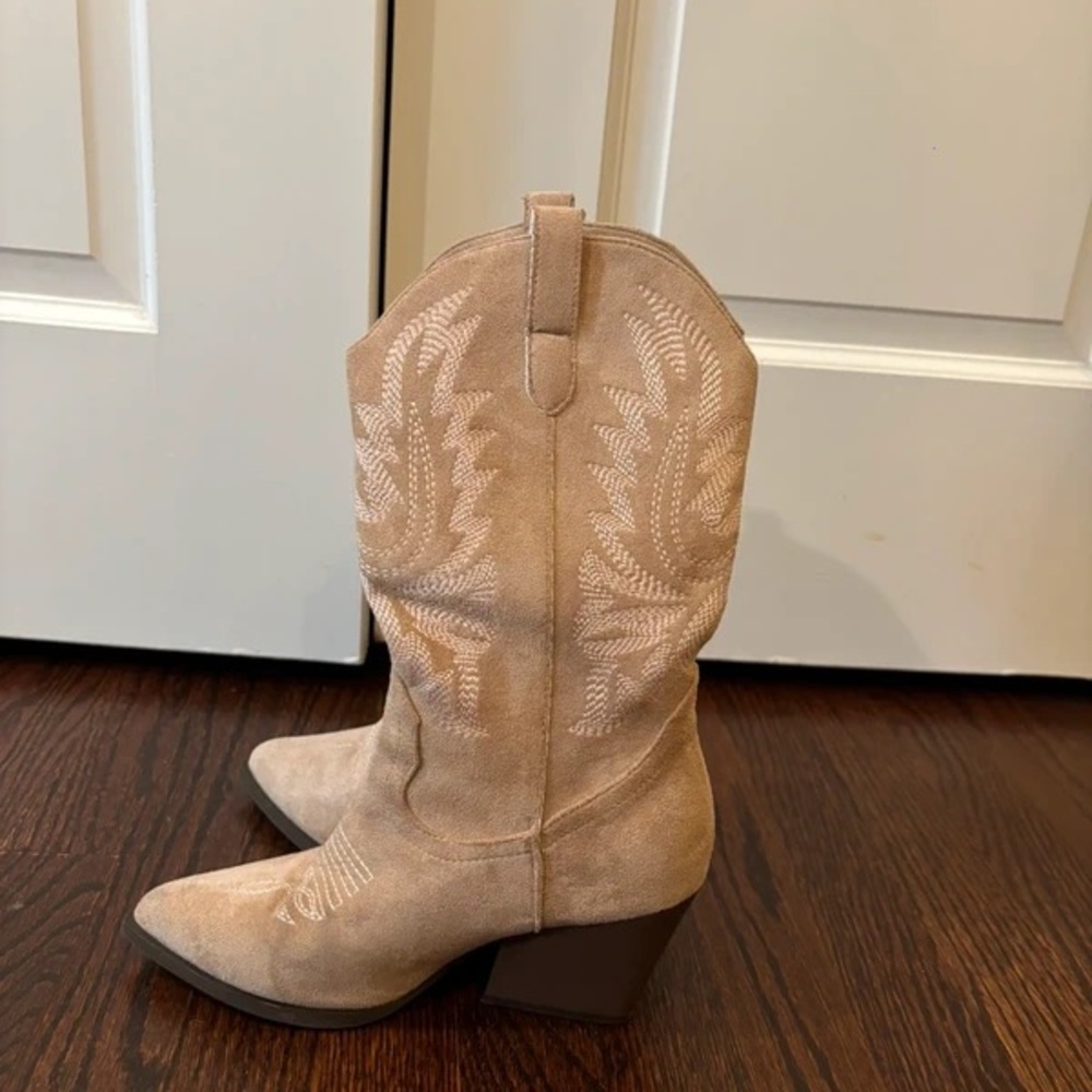 Elegant Tan Suede Heeled Boots